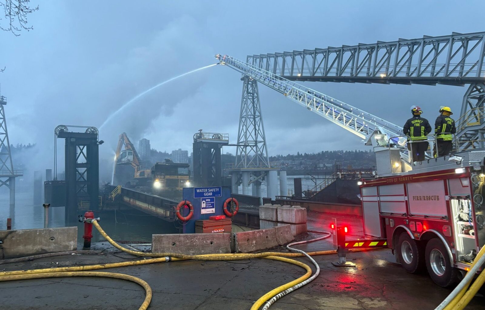 No one injured after a barge fire in Surrey, B.C., sent heavy smoke into air – Winnipeg Free Press