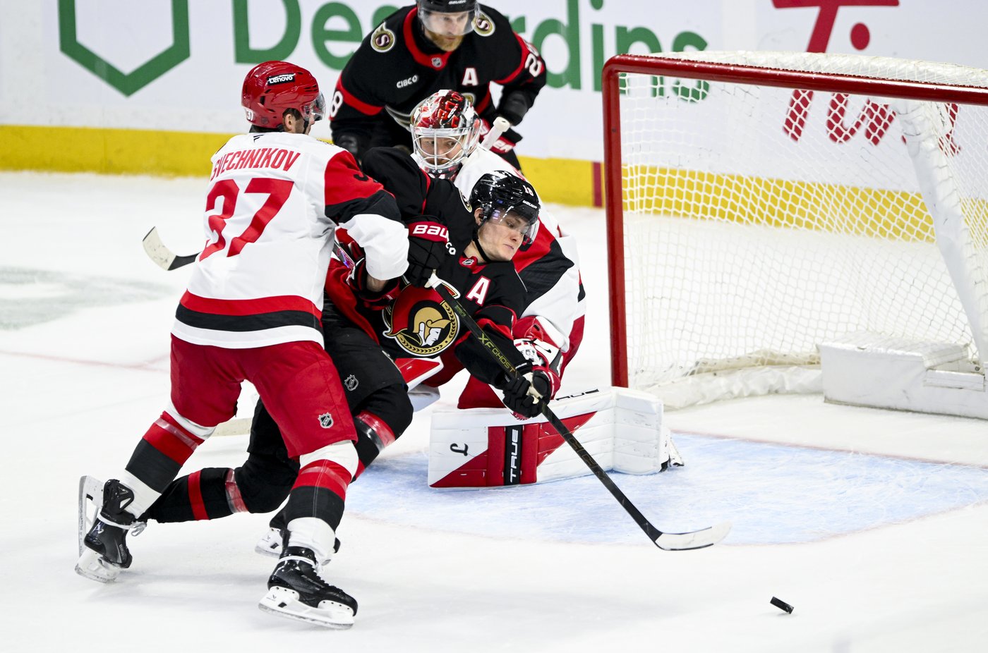 Senators respond to coach’s challenge with huge win over Hurricanes | NanaimoNewsNOW