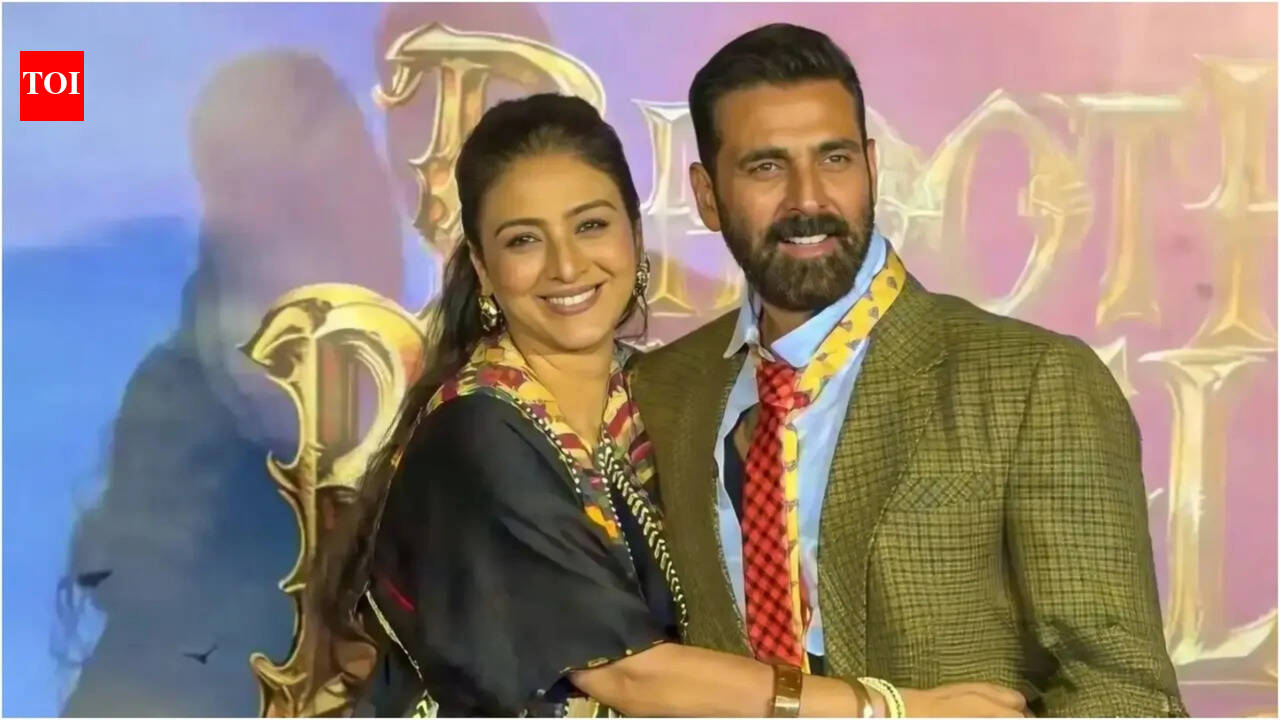 Tabu reveals her 'Bhooth Bangla' co-star Akshay Kumar used to pick her up on his bike for dance classes | Hindi Movie News