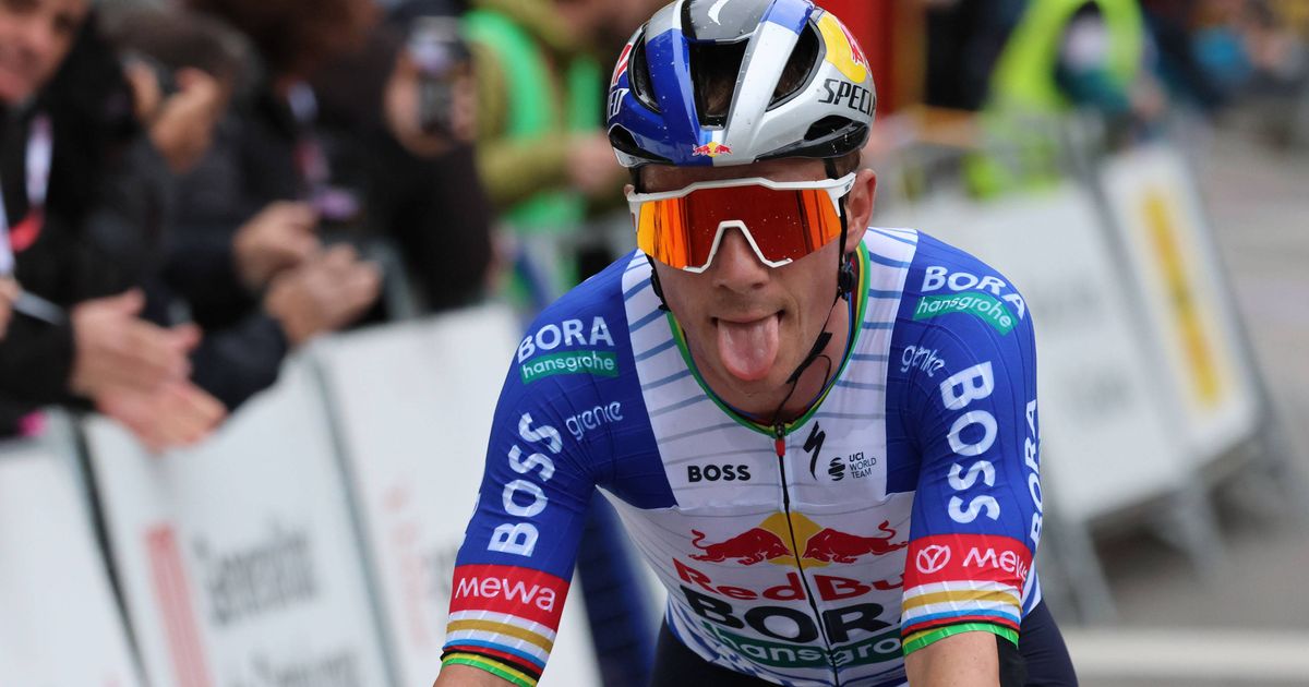 Remco Evenepoel's coach departs mid-season