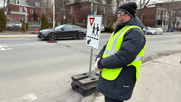 Montreal West parents rejoice as students get crossing guard at busy intersection