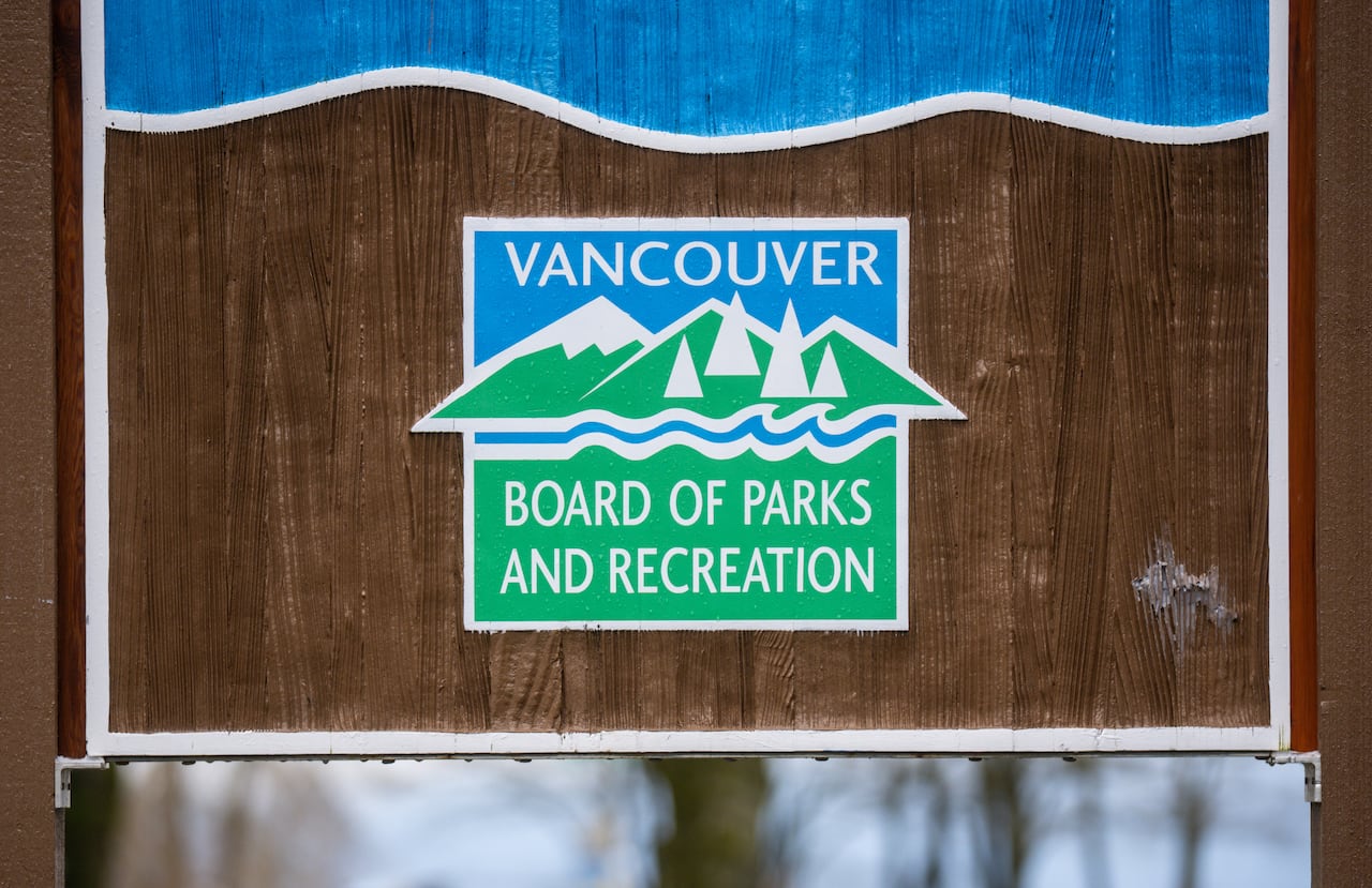A logo with the words 'Vancouver Board of Parks and Recreation' on it.