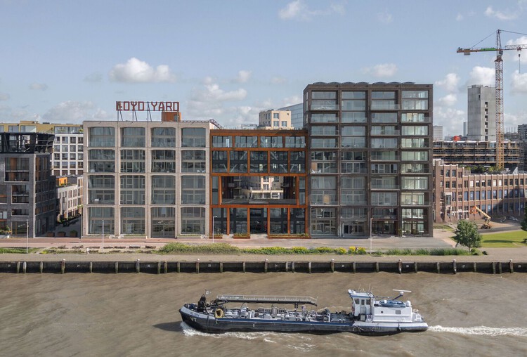 No Solid Ground: Three Approaches to Building Below Sea Level in Rotterdam - Image 27 of 70