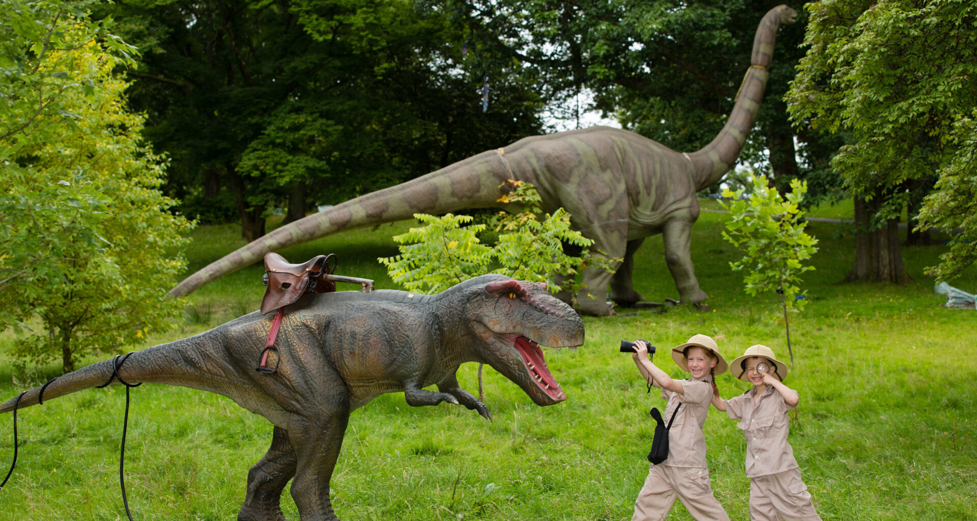 Life-Size Dinosaurs Roaring Into Montreal, Ottawa & Toronto
