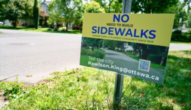Manor Park sidewalks to go ahead after council vote