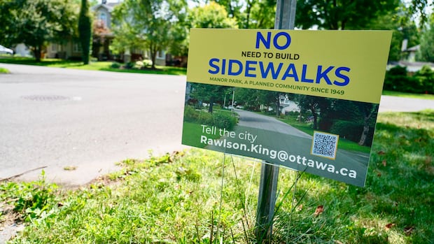 Manor Park sidewalks to go ahead after council vote