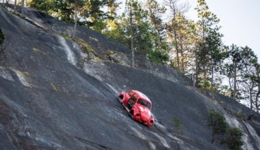 Volkswagen Beetle removed from rock face in Squamish, B.C.