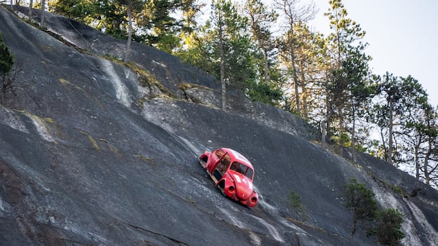 Volkswagen Beetle removed from rock face in Squamish, B.C.