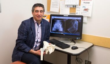 Neumann's Notes: Dr. Mohtadi receives Football Distinguished Alumni Award