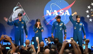 Canada's Jeremy Hansen, fellow Artemis astronauts receive warm welcome in Houston