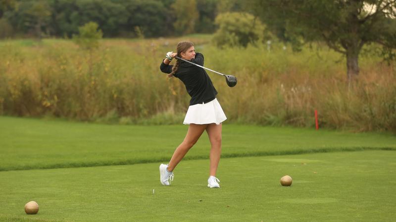 Women’s Golf Stands in Third After Day One of Gustie Spring Classic