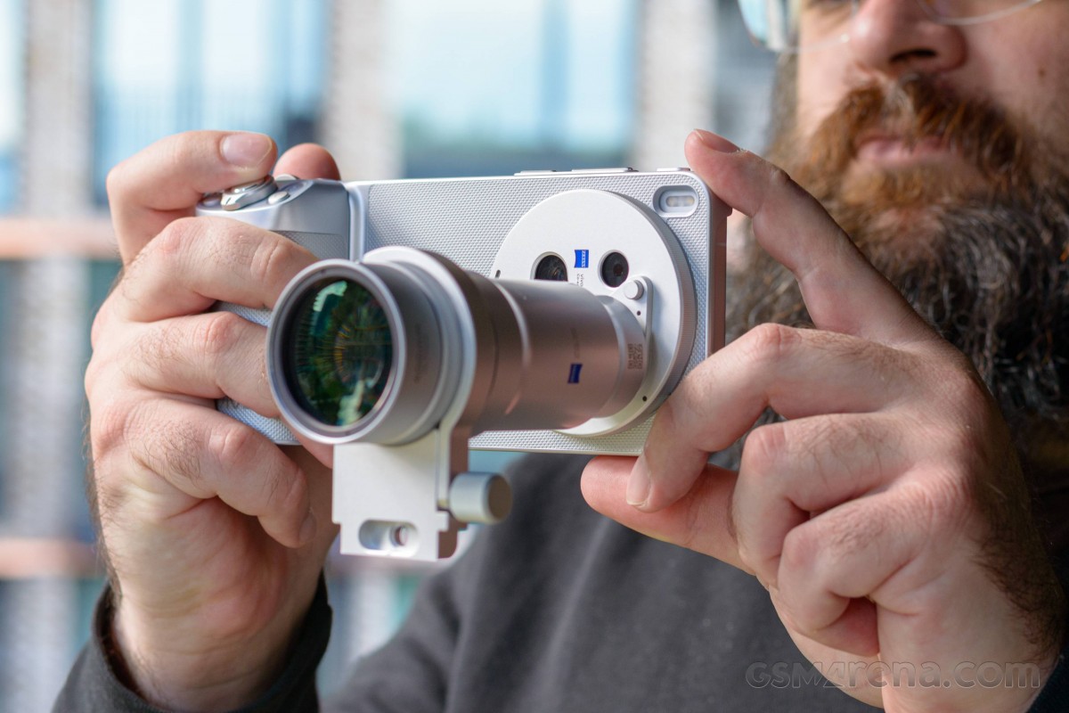 Unboxing the vivo X300 Ultra Photography kit