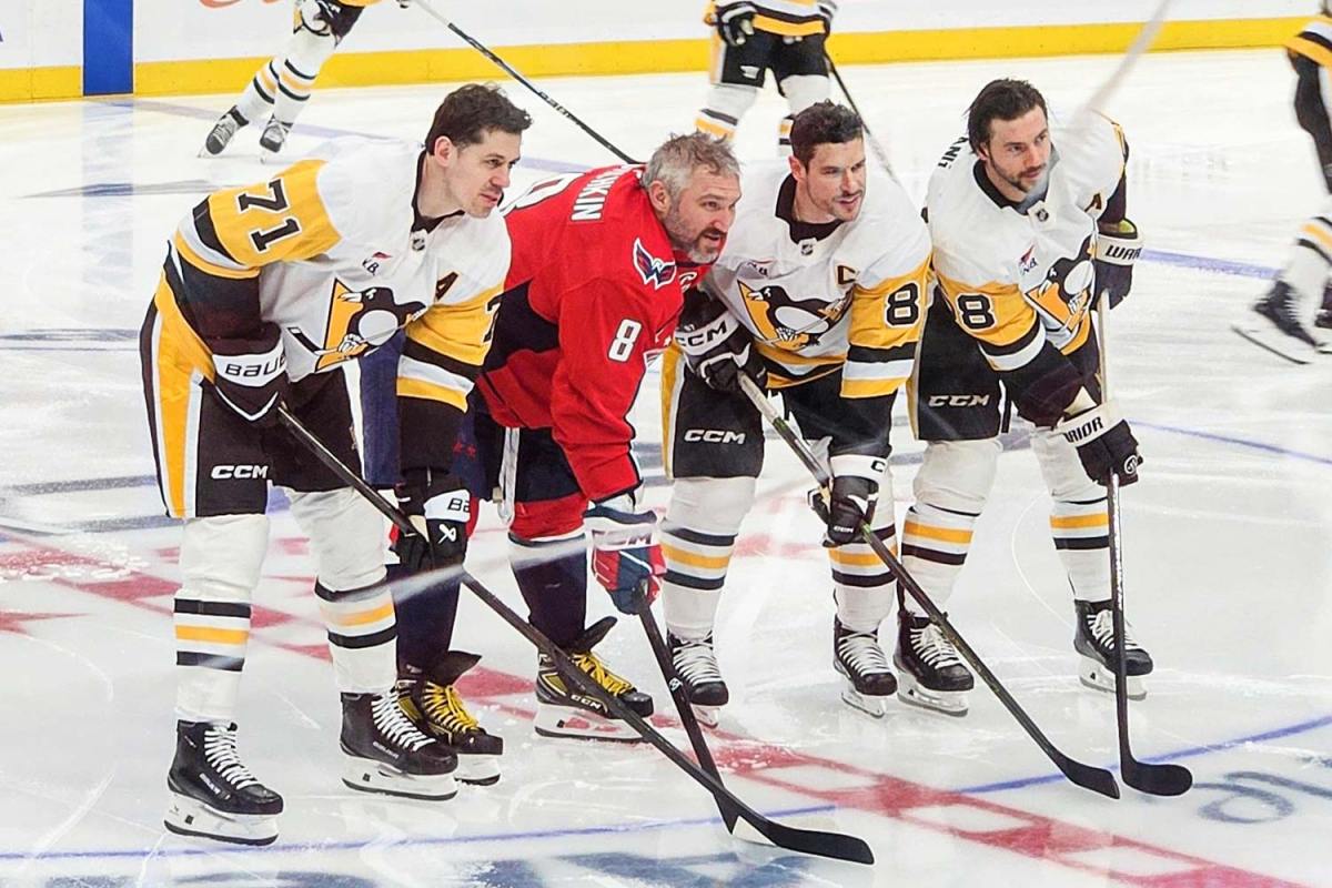 Alex Ovechkin poses for legendary photo with Sidney Crosby, Evgeni Malkin, and Kris Letang before potential final game against Penguins