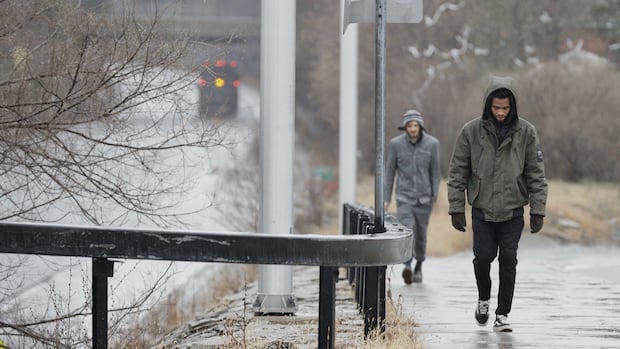 Rainy start to week includes warning west of Ottawa