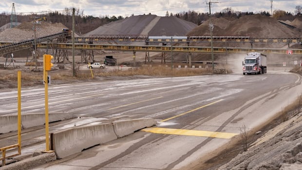 Residents seek public meeting with Amrize over Dundas Quarry redevelopment