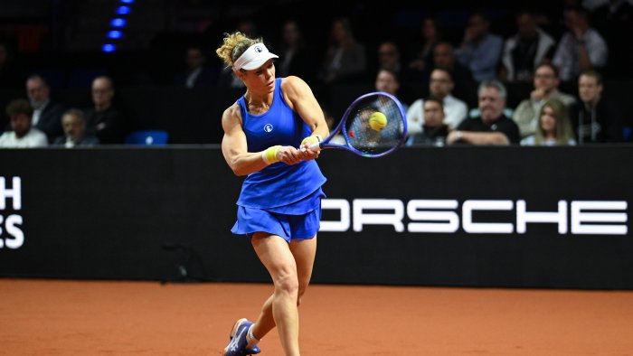 Laura Siegemund battles into last 16