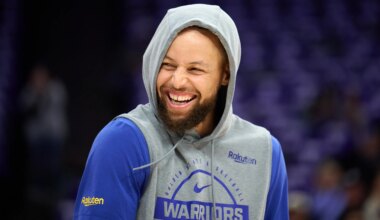 Stephen Curry listed as top-selling jersey for sixth NBA season