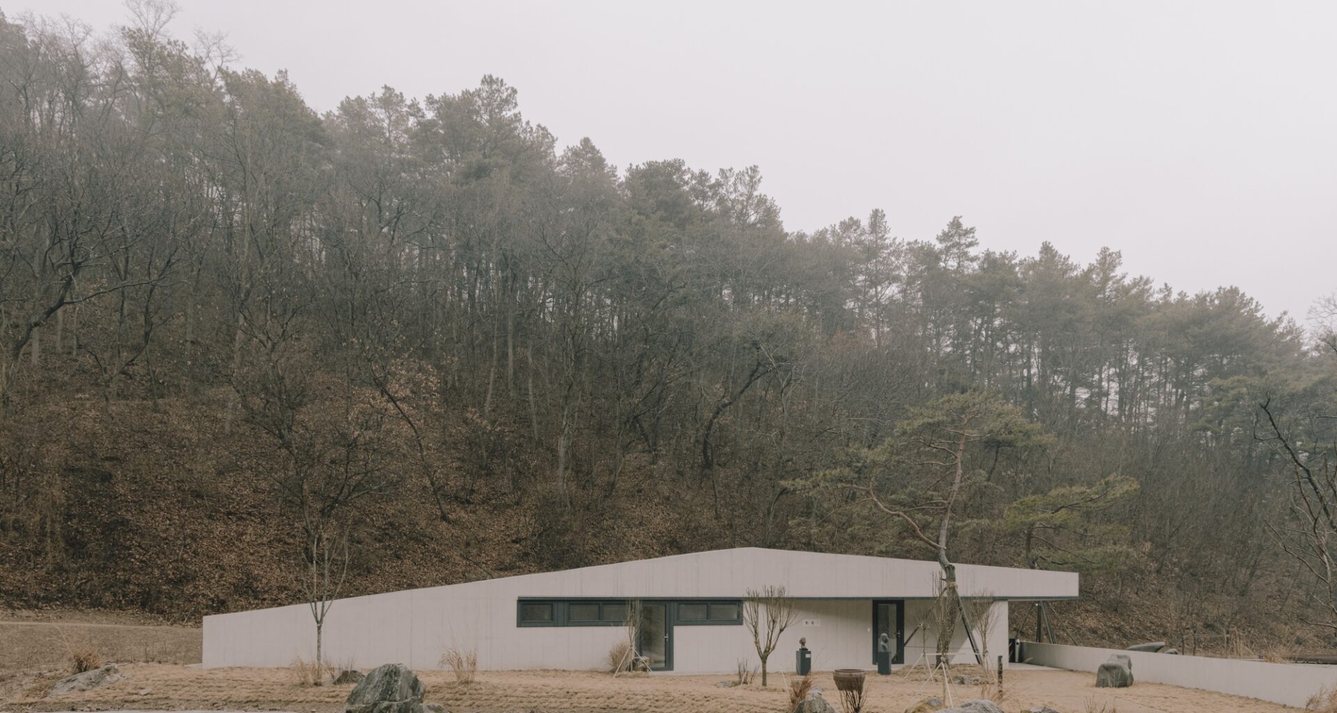 Sayuwon Park Visiting Center Gate / liveraniandrea