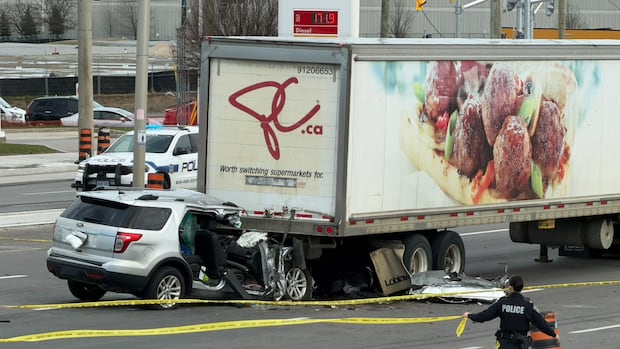 Man dead, woman critically injured in Brampton crash, police say