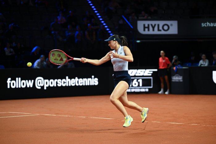 Porsche Friend Eva Lys turns around thriller against Paula Badosa