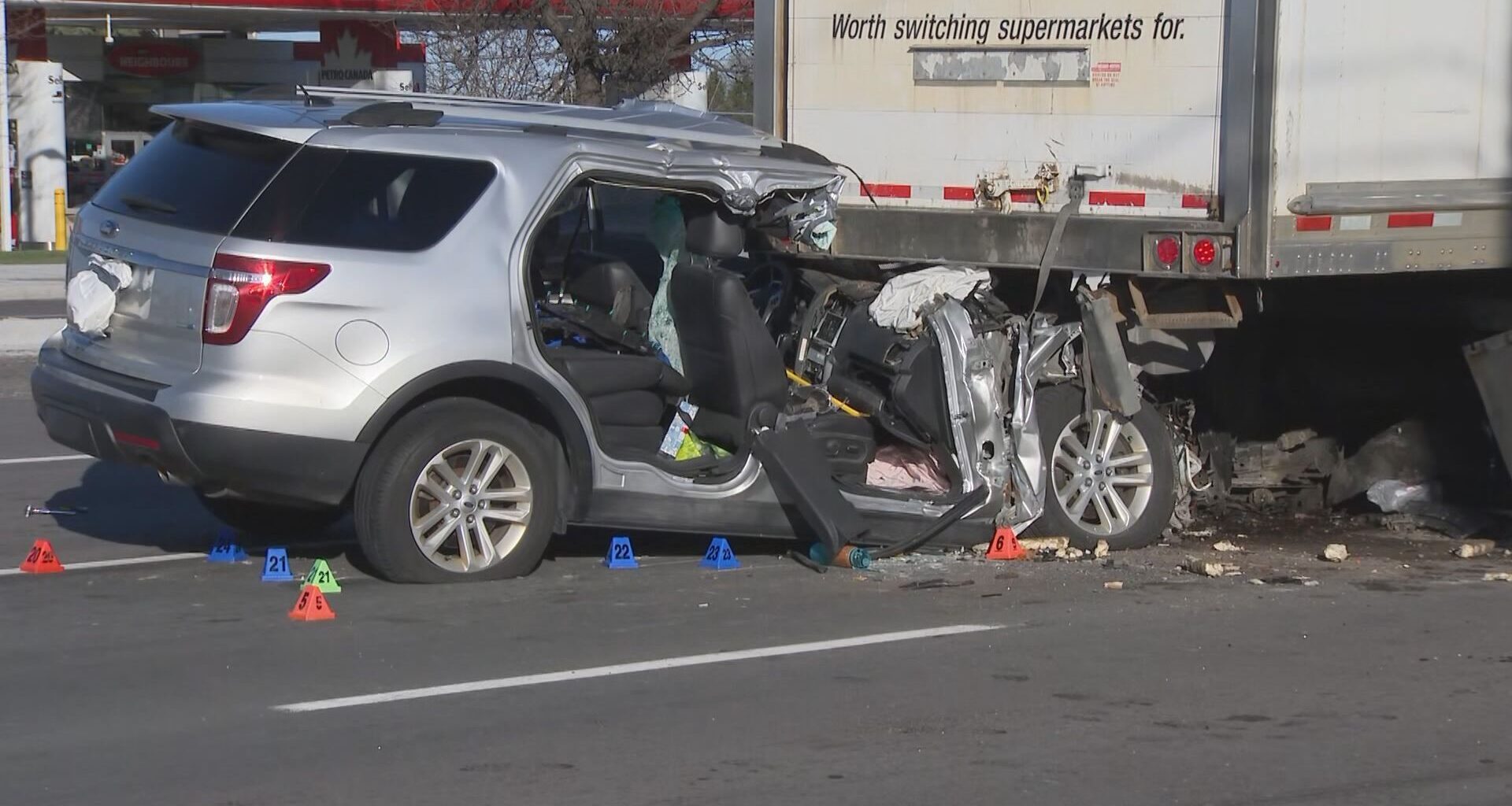 Brampton crash leaves man dead, woman critically injured