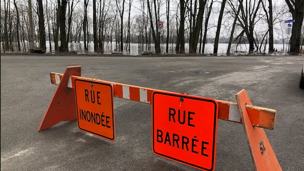 Quebec municipalities preparing for flooding, Montreal reaches highest alert level
