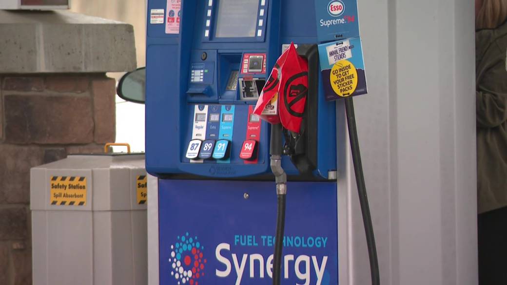 Click to play video: 'Multiple vehicles break down after fueling up at same south Edmonton gas station'