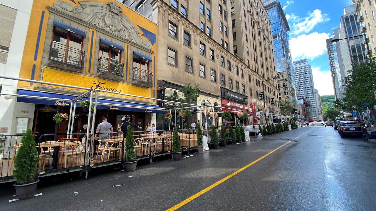 Terrace permits will cost less for downtown Montreal restaurants until 2030