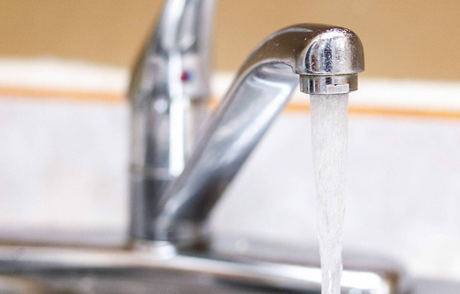 Councillors propose freeze on water, sewer rates if Ottawa, province pony up sewage plant funds – Winnipeg Free Press
