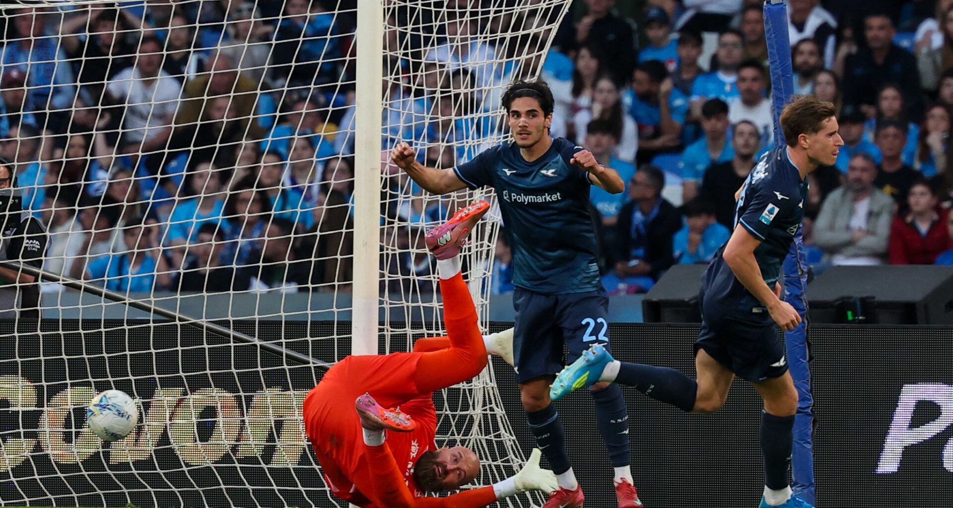 Napoli booed after losing to Lazio, putting Inter possibly one win from the Serie A crown