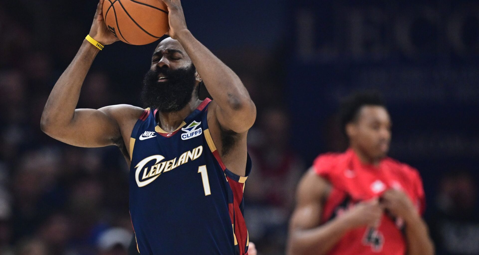 Mitchell scores 32 as Cavaliers defeat Raptors 126-113 in Game 1 of East first-round series