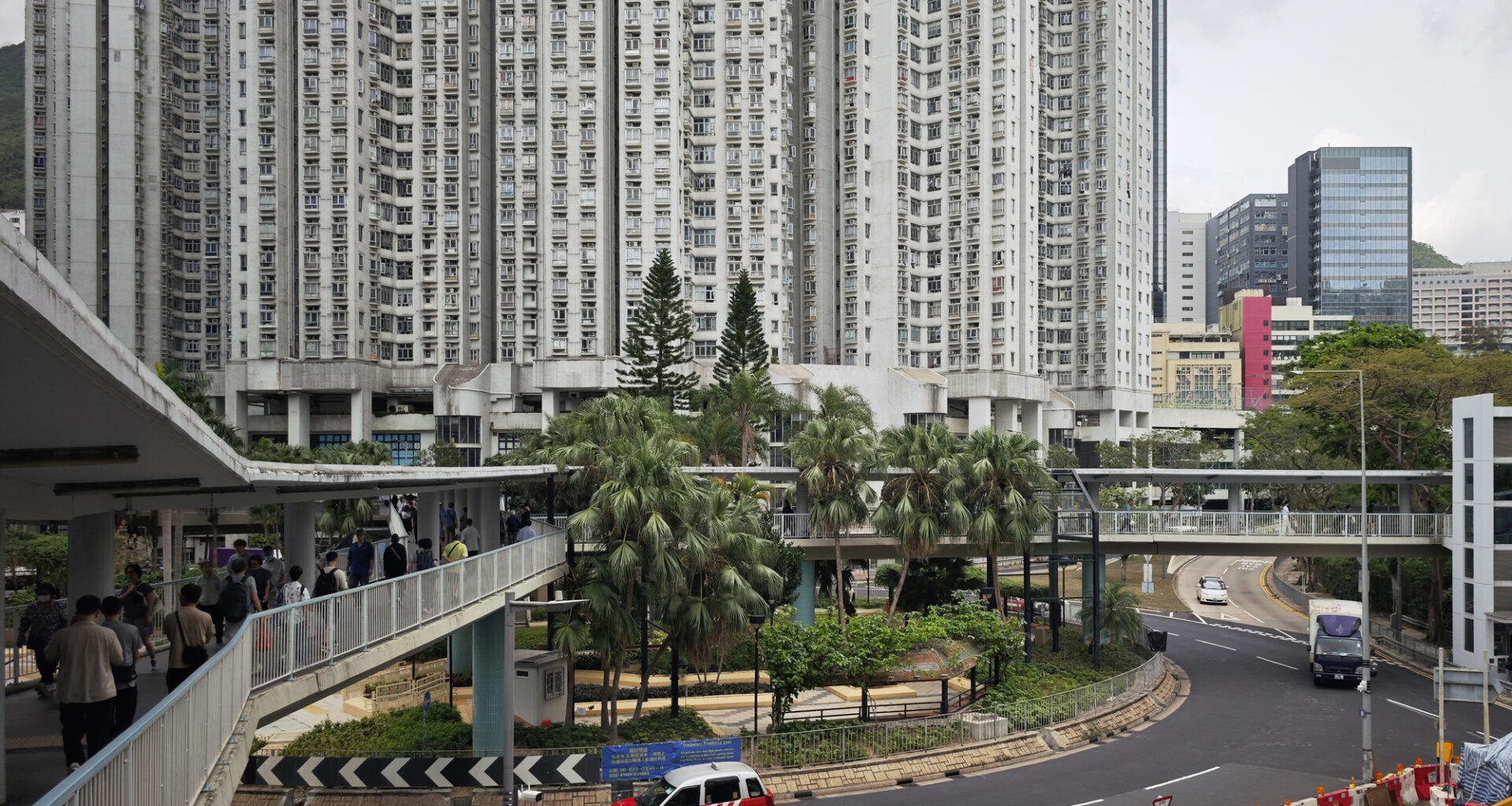 Beyond the Street: Climate, Commerce, and the Evolution of Hong Kong’s Elevated Networks