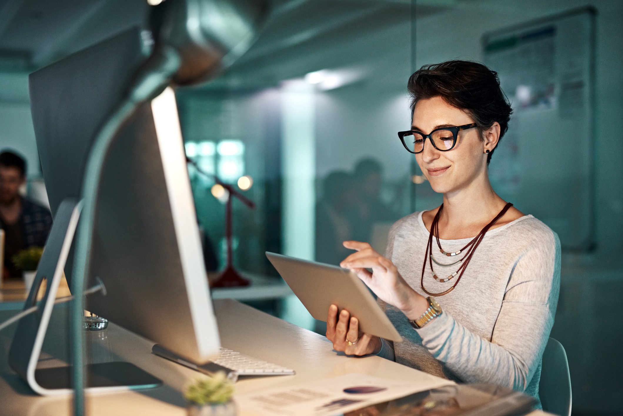 An investor works at a computer in an office.