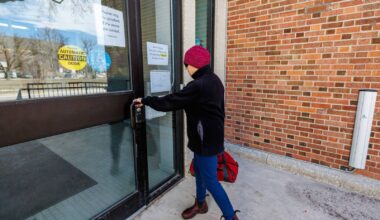 City installs remote door locks, buzzers at Sherbrook Pool in response to staff safety concerns – Winnipeg Free Press