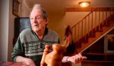 A volunteer service is helping seniors stay at home on Montreal's West Island