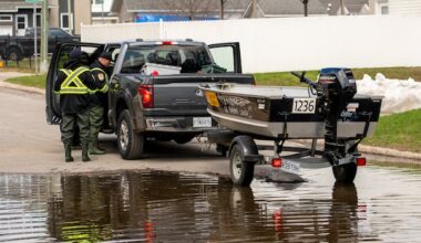 Ottawa River flooding forcing some Gatineau residents from homes