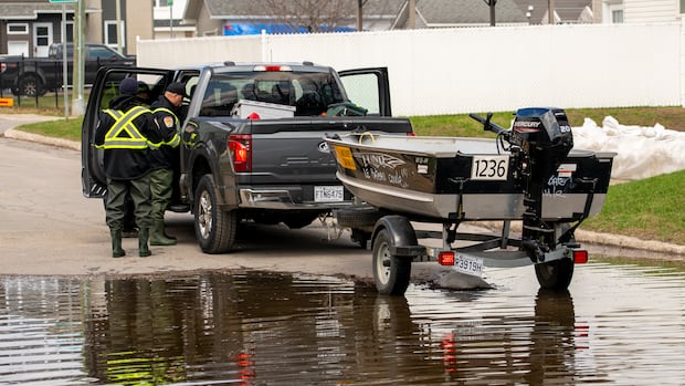 Ottawa River flooding forcing some Gatineau residents from homes