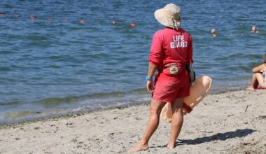 Vancouver city council kicks back lifeguard funding motion to park board