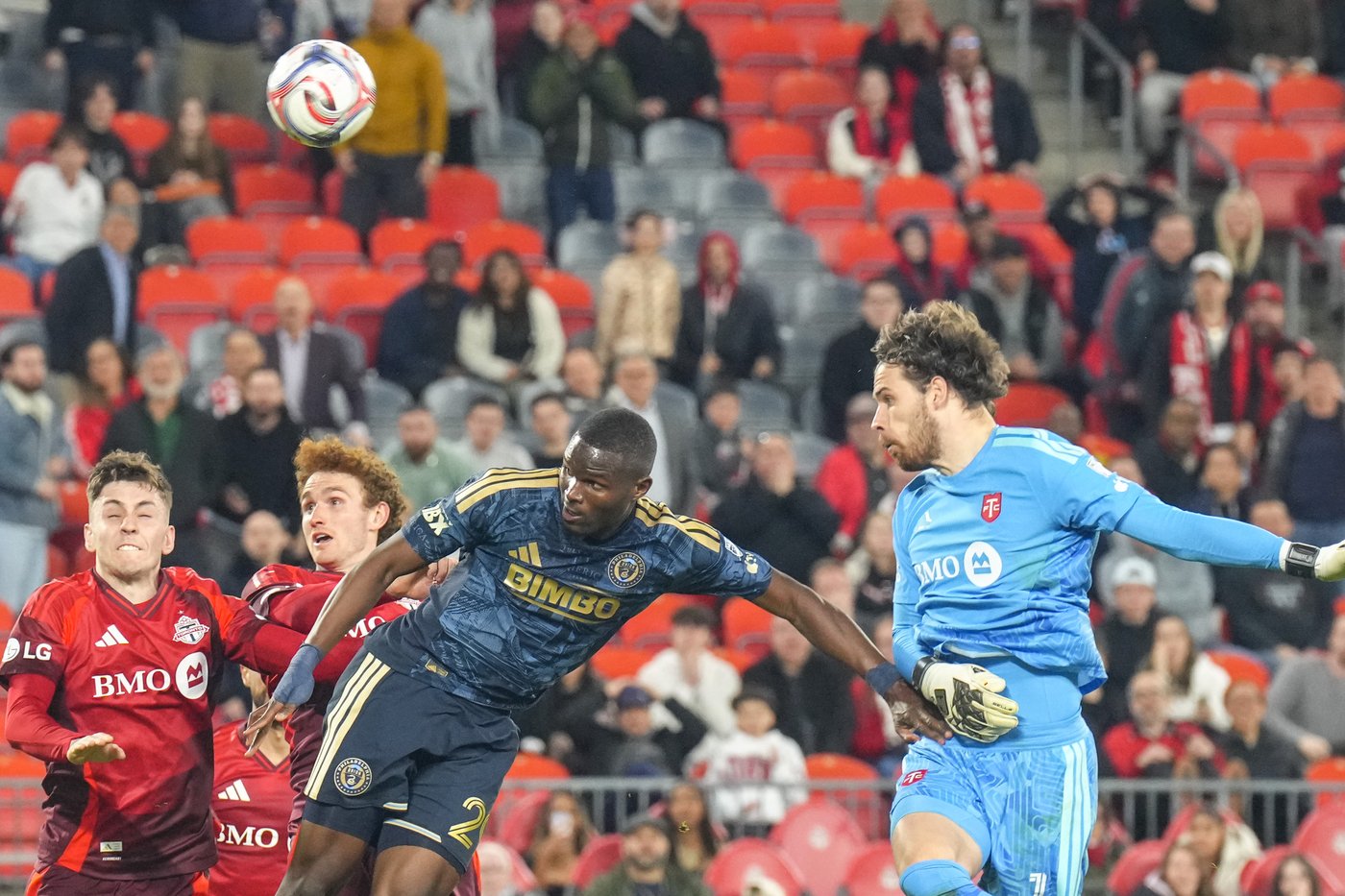 Goalkeeper Gavran scores late, earns Toronto FC 3-3 draw against Philadelphia Union | NanaimoNewsNOW