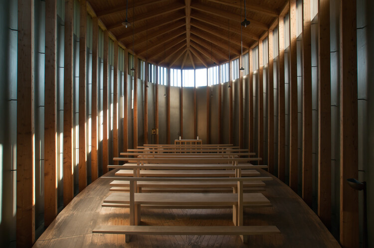 The Alchemy of Mass: Peter Zumthor and the Perception of Lightness - Image 4 of 21