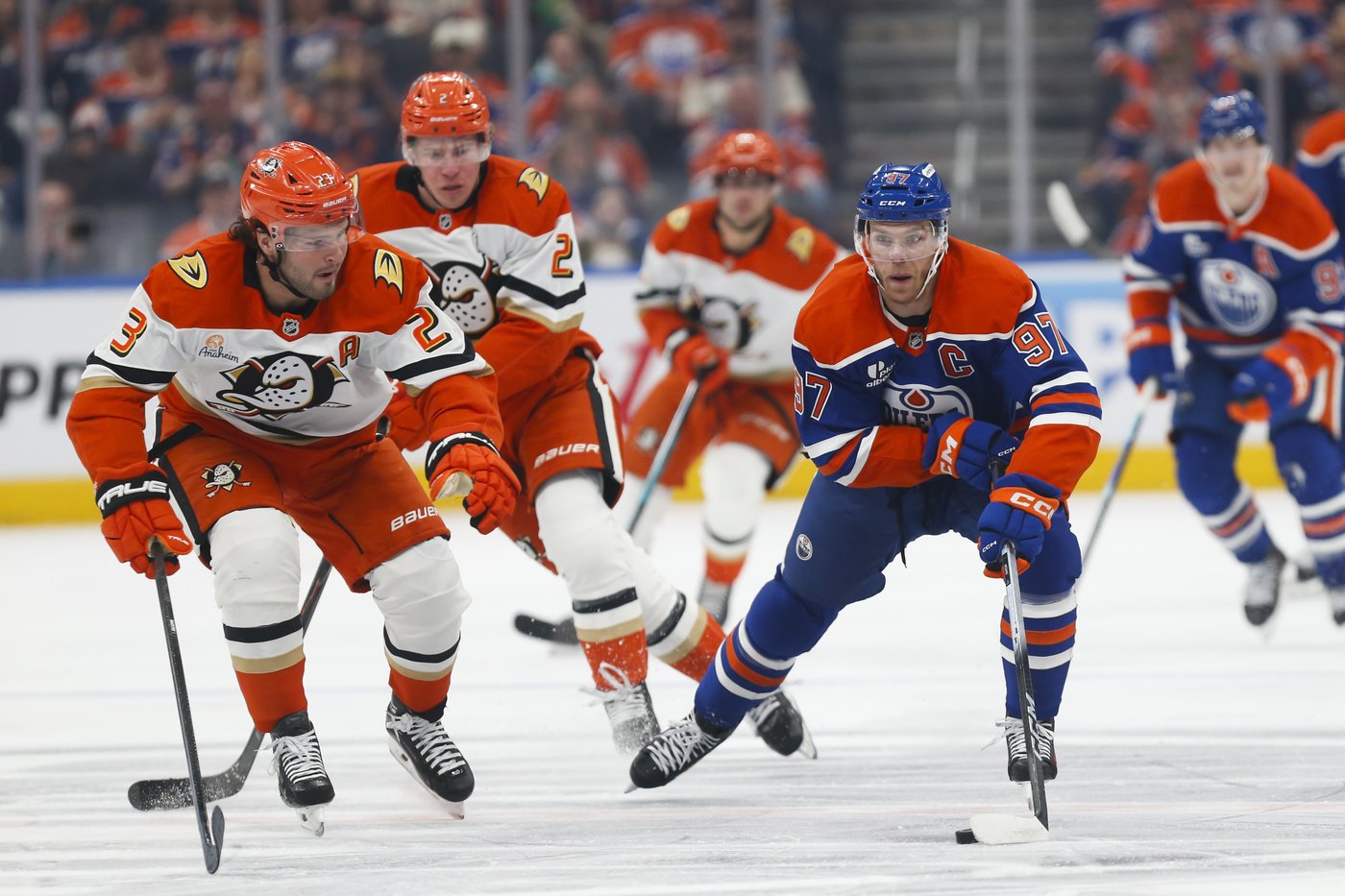 Edmonton Oilers captain Connor McDavid good to go in Game 3 after ankle roll | NanaimoNewsNOW