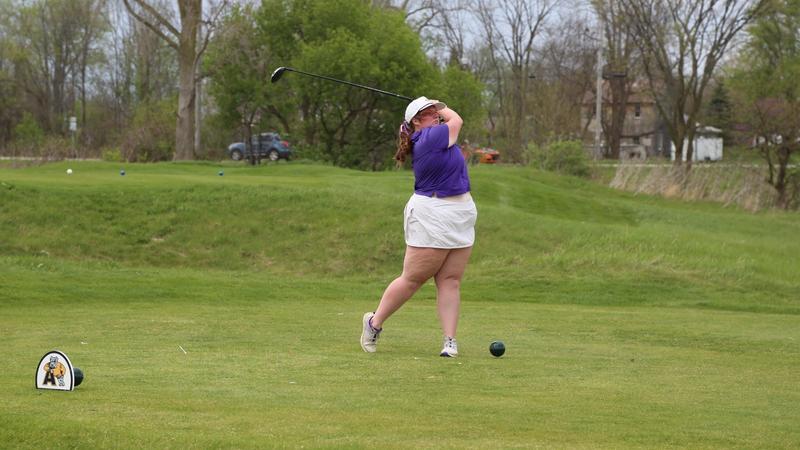 Women's Golf Sits in Fifth After First Round of MIAA Finale