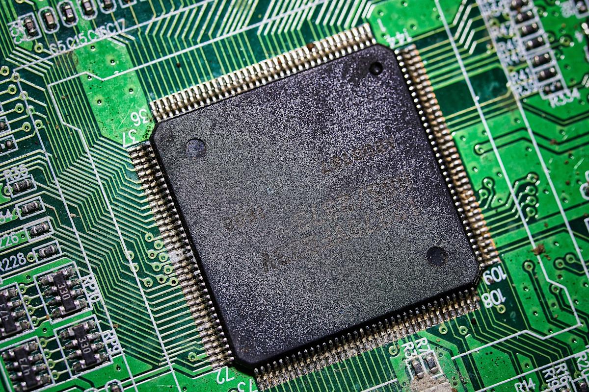 Is Qualcomm The Next AI Stock To Surge?