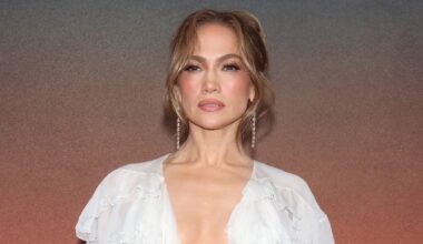 Jennifer Lopez shows off toned abs in gym selfies and fans are reacting