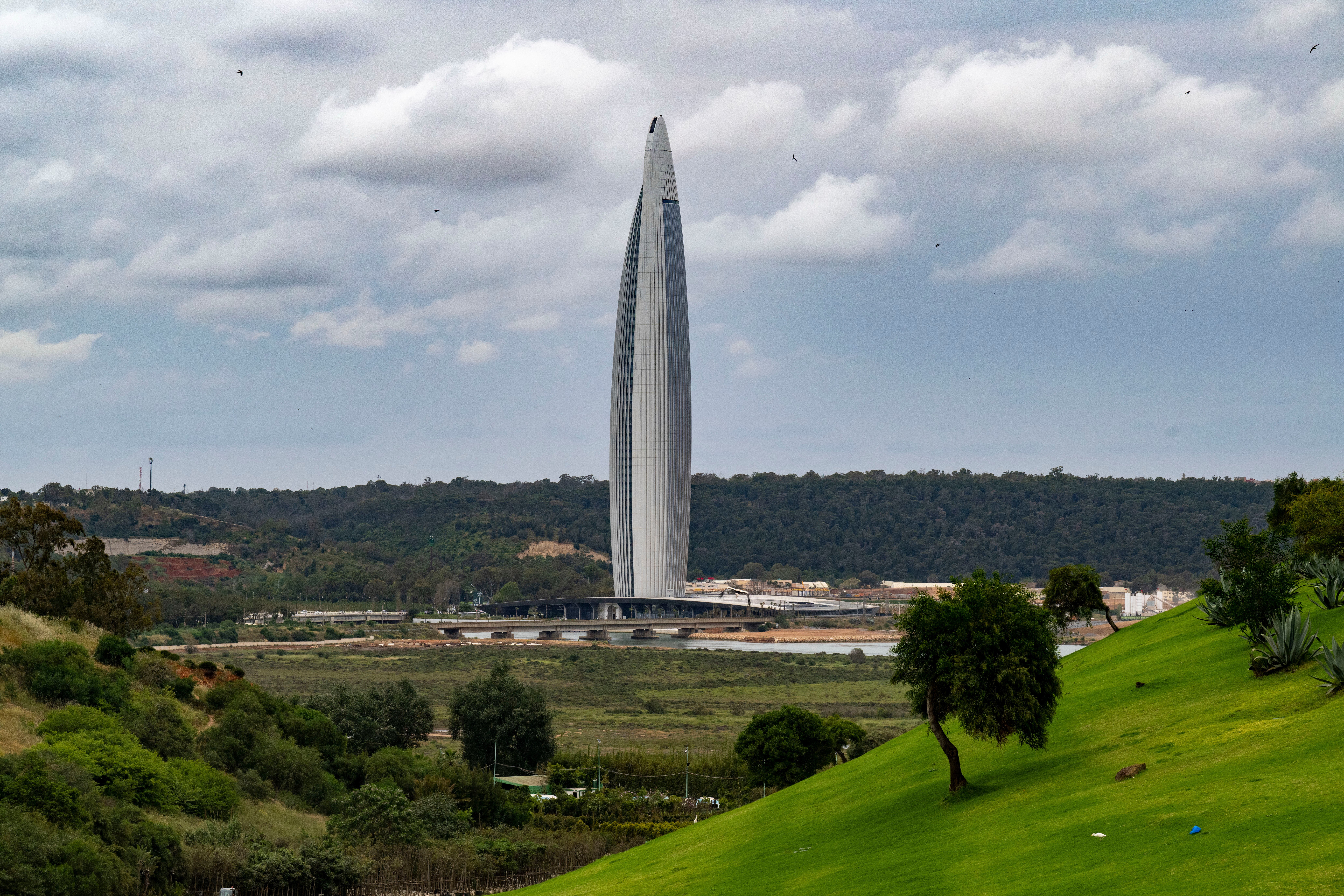 The tower is expected to generate 450 direct jobs and 3,500 indirect ones