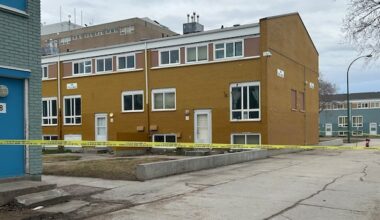 1 person killed, 2 others injured after assault at Winnipeg housing complex