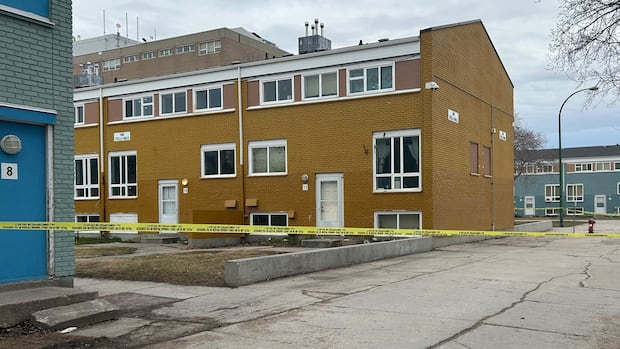 1 person killed, 2 others injured after assault at Winnipeg housing complex