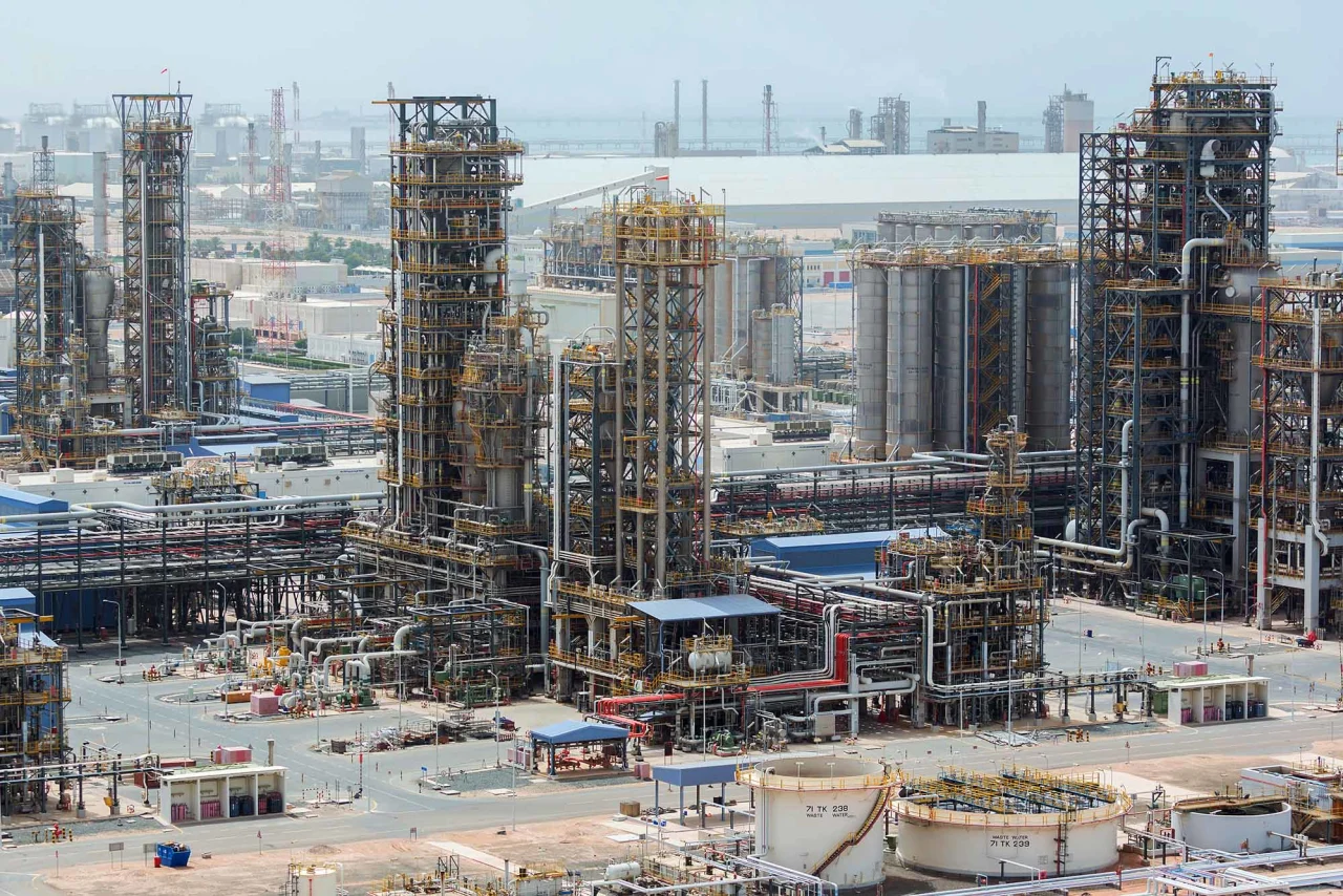Cracking towers stand at the Ruwais refinery and petrochemical complex, operated by Abu Dhabi National Oil Co. (ADNOC), in Al Ruwais, United Arab Emirates.