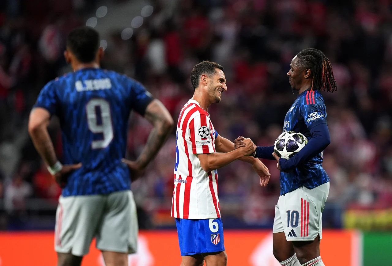 Atlético Madrid's Koke shakes hands with Arsenal's Eberechi Eze after the match.