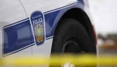 Multi-vehicle crash leads to search for suspects in Mississauga